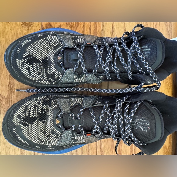 Nike Kyrie Men’s Basketball Shoes - Picture 5 of 10